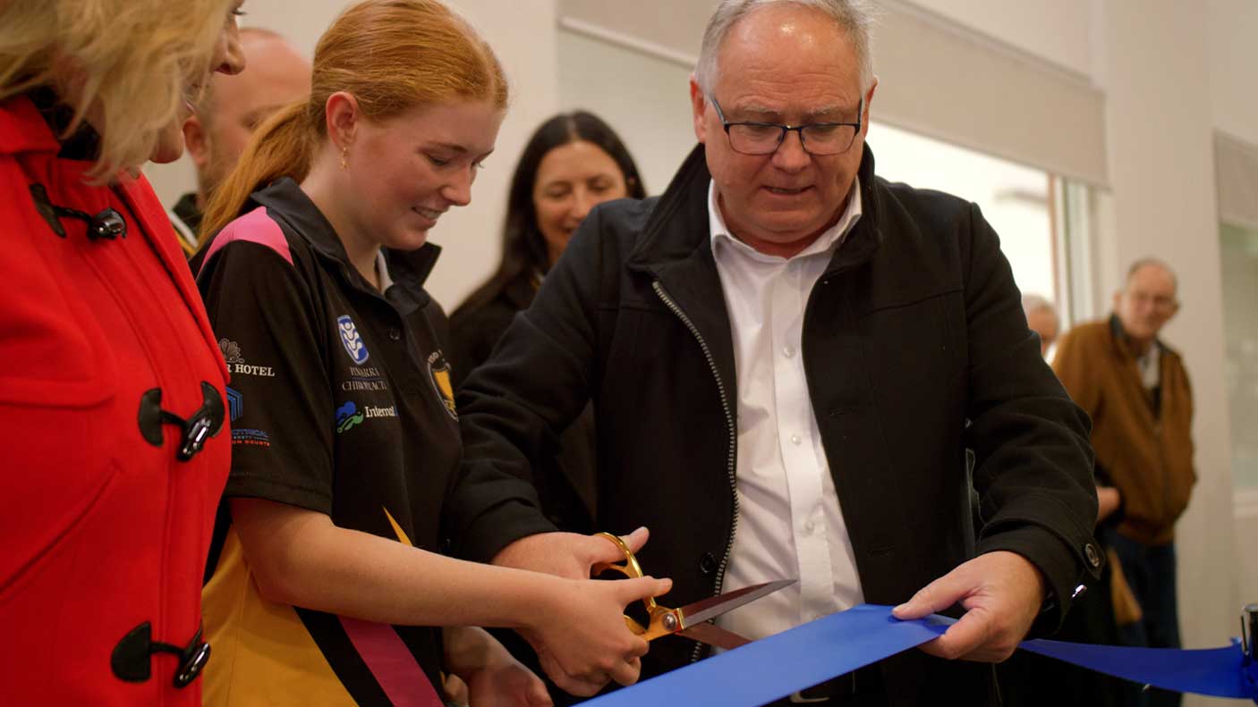 Minister Templeman cutting a ribbon for the opening